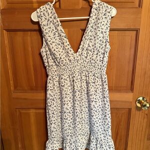 Chic Blue Floral V-Neck Mini Dress